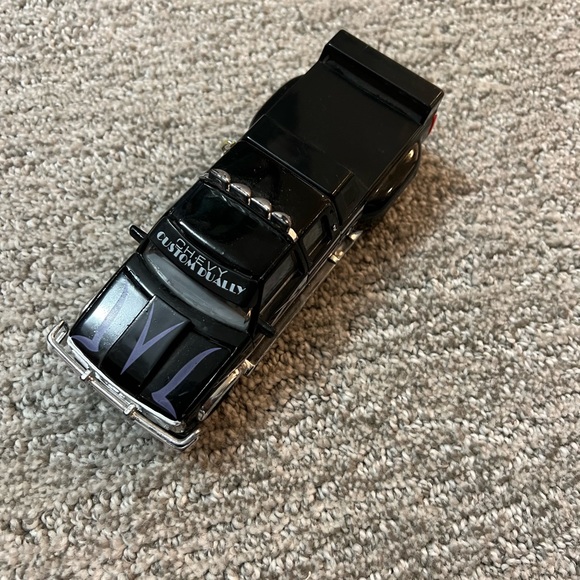 Chevy Custom Dually Truck Figure Toy Purple Black - Picture 3 of 5